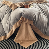 Haut gramme poids gris lait velours sculpté broderie housse de couette haut de gamme 4 pièces Designer velours literie ensemble de draps