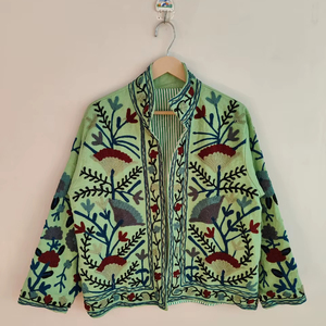 Chaqueta Suzani Verde de Algodón Hecha a Mano, Bordado Étnico Artesanal, Abrigo Boho de Invierno, Prenda Artística para Festivales, Chaqueta Bordada - Product Image 2
