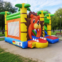 Structure gonflable commerciale en PVC 0,55 mm, thème cocotier, jungle et lion, avec toboggan et château de saut, pour parc d'attractions