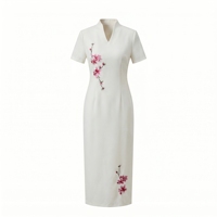 Robe de carrière blanche à col en V, manches courtes, broderie florale rose, longueur maxi, en polyester, style chinois, pour bureau, spa, hôtel, personnalisable