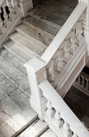 Carrelage d'escalier en marbre arc-en-ciel de Chine, design moderne d'escalier en marbre jaune en spirale droite pour l'intérieur et l'extérieur