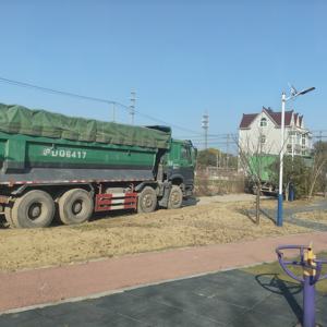 Camion à benne basculante d'occasion original Howo 4x8 31 tonnes, faible nombre d'heures de travail, 249 kW, moteur D10.34-10, modèle 2023, Euro 4, Euro 5, en grande vente - Product Image 2