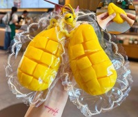 Porte-clés Squishy Simulation Mangue, Jouet Anti-Stress en Silicone Souple, Breloque Mignonne Fruit à Presser pour Sac, Cadeau