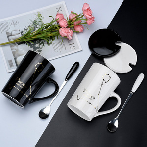 Taza de cerámica del zodiaco Libra con tapa y cuchara, taza de café chapada en oro para el hogar, la oficina o como regalo. - Product Image 3