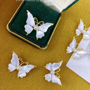 Clear Immitation <b>Mother</b> Pearl Butterfly Brooch High-End Korean Style Chest Flower Pearl Jewelry - Product Image 2