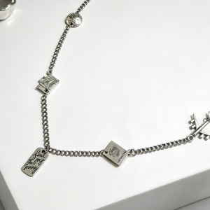 Collar de Plata Vintage con Dijes de Viaje: Avión, Globo, Maleta, Pasaporte - Colgante para Mujer, Adorno de Cuello para Aventura - Product Image 5