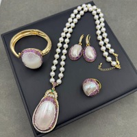 Parure de bijoux faite à la main de luxe léger, élégante, en cristal tchèque, avec perles Mabe naturelles des grands fonds et améthyste incrustée, ensemble de quatre pièces