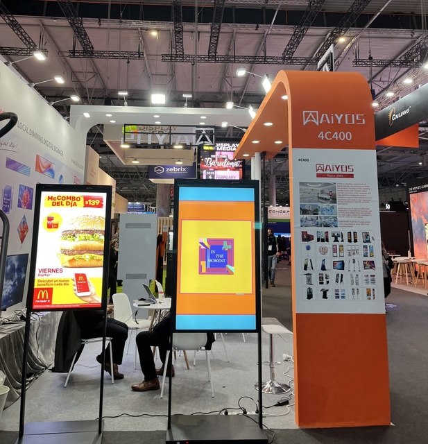 Double Sided High Brightness 2500nits+700 Nits Window LCD Display 43/49/55/65 Inches Double Side Digital LCD Billboard