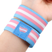 Bracelets de sport élastiques unisexes à rayures colorées Cœur Arc-en-ciel Porte-bonheur, bracelets d'amitié et de fierté avec logo personnalisé – Grande Vente