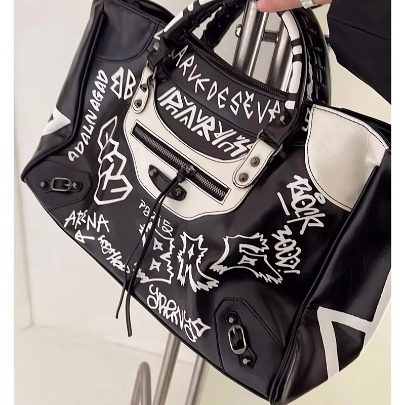 Vintage Y2k Shoulder Bag Woman in Vintage Chic Designer Graffiti