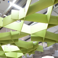Panneau acoustique de plafond en fibre de polyester, tuile de plafond suspendue décorative insonorisante, conception de projet personnalisée