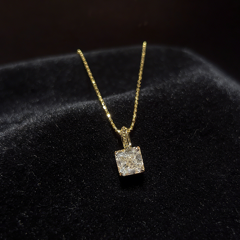 Minimalist Style IGI 1ct 2ct Pear