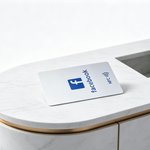 Cartes d'accès intelligentes NFC personnalisées en gros, étanches, conformes à la norme ISO, en PVC avec puce RFID sécurisée pour l'accès aux chambres d'hôtel et aux bureaux - Product Image 1