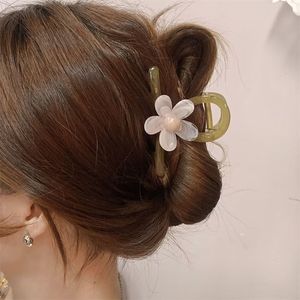 The new Korean <b>style</b> temperament all-match medium cherry blossom flower hairpin female back of the <b>head</b> grab clip headdress - Product Image 6