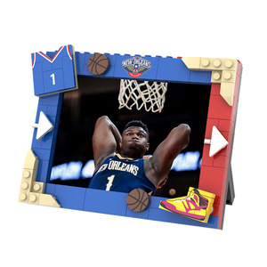 Cadre photo en blocs de construction ABS inspiré du logo d'équipe - Décoration sportive personnalisable pour bureau d'amateur de basketball - Product Image 6