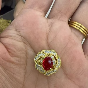Anillo con forma de flor con engaste de piedras rojas para mujer, joyería de fiesta - Product Image 1