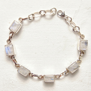 Pulsera de Plata Pura con Piedra Lunar Arcoíris, Joyería de Gemas Hecha a Mano para Chicas - Product Image 1