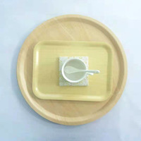 Plateaux d'assiettes de fruits en bois faits à la main de haute qualité Technique polonaise artisanale pour décor à la maison Utilisation de restaurant avec motif végétal