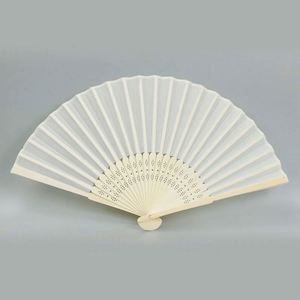 Éventail vintage en bambou durable, artisanat pour le confort et le style - Product Image 1