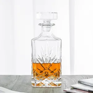 NOVARE Decanter Vodka Persegi Berukir, Decanter Kaca dengan Tutup Ukuran 750ML