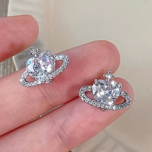 Orecchini a perno a forma di cuore e pianeta per donna, grazioso design cosmico, gioielli per l'orecchio, regalo per tutti i giorni e feste - Product Image 4