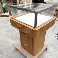 Vitrine de comptoir à bijoux en bois moderne avec éclairage LED, vitrine de magasin de bijoux haut de gamme et de luxe