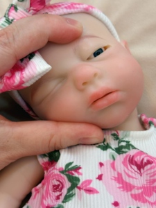 Muñeca Bebé Realista de 13 Pulgadas, Muñeca de Moda, Juguete Suave, Ojos Cerrados, Posable, Hecha a Mano, de Silicona Completa, Set de Regalo de Bebé Niña Realista - Product Image 3