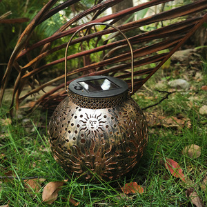 Lámpara Solar de Jardín con Diseño de Sol, Resistente al Agua IP44, Iluminación LED para Exteriores - Product Image 4