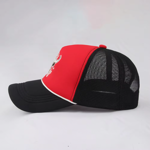 <span class=keywords><strong>Cappello</strong></span> Trucker Ricamato Personalizzato 'MONEY IS COMING' a 6 Pannelli con Rete e Chiusura Snapback, Rosso Blu Navy, Regolabile, Vendita all'Ingrosso OEM, MOQ Basso - Product Image 2