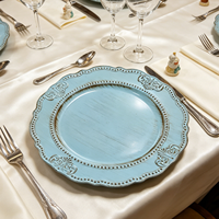 Assiette de présentation en plastique PP durable, style européen vintage vieilli, motif personnalisé cœur bleu, bord floral gaufré