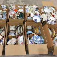 Vaisselle en céramique en stock : bols, assiettes, soucoupes, tasses – Modèle 0139 pour usage domestique quotidien, 50-60 pièces par lot