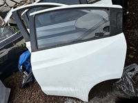 Convient pour le retrait d'origine en usine des portes gauche et droite pour Honda City. Porte avant gauche et porte avant droite.