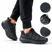 Baskets basses respirantes en maille avec empeigne synthétique découpée, bout texturé et semelle épaisse pour homme