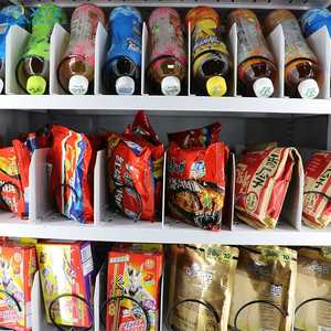 Máquina Expendedora Comercial Automática de Alimentos, Aperitivos y Bebidas Frías con Pantalla Táctil de 21.5 Pulgadas y Múltiples Opciones de Pago - Product Image 5