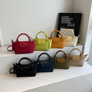 Borsa a Tracolla <span class=keywords><strong>Vintage</strong></span> in Pelle Scamosciata PU per Donna, Design Personalizzato a Forma di Raviolo con Catena e Fodera in Poliestere - Product Image 2