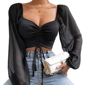 Blusa sensual feminina design de frente, pescoço, cordão, manga lanterna, top cropped