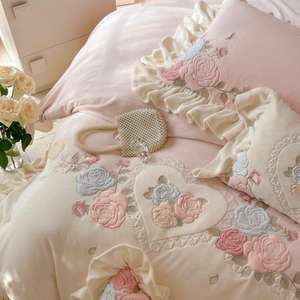 Ensemble <span class=keywords><strong>de</strong></span> literie 4 pièces en velours <span class=keywords><strong>de</strong></span> lait <span class=keywords><strong>haut</strong></span> <span class=keywords><strong>de</strong></span> <span class=keywords><strong>gamme</strong></span> ODM/OEM avec broderie <span class=keywords><strong>de</strong></span> plantes, <span class=keywords><strong>housse</strong></span> <span class=keywords><strong>de</strong></span> <span class=keywords><strong>couette</strong></span>, drap et taie d'oreiller, avec boîte cadeau - Product Image 4