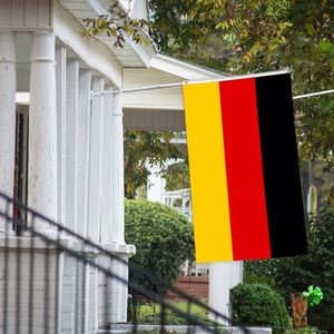 ธงเยอรมนีแบบสามเหลี่ยมขนาด 3x5 ฟุต ผ้าโพลีเอสเตอร์ชั้นเดียว พร้อมห่วงทองเหลืองสองอัน สำหรับตกแต่งแขวนผนังทั้งภายในและภายนอกอาคาร - Product Image 4