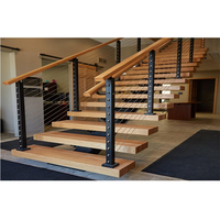 Escalier moderne en acier pour maison résidentielle, marches en bois massif