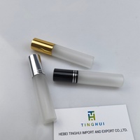 Venta al por mayor de mini botellas de perfume de vidrio portátiles recargables de 2ml, 3ml, 5ml, 10ml, atomizadores de cosméticos con serigrafía y cartón.