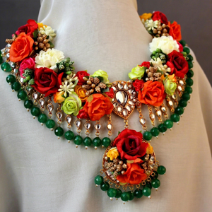Parure de bijoux faite à la main en perles multicouches et fleurs artificielles Mayo, avec coquillages cauris, collier/boucles d'oreilles/bracelet pour mariage islamique ou Mehndi - Product Image 1