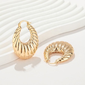 Pendientes de Aro Colgantes de Moda con Zirconia Chic para Mujer, Joyería Chapada en Oro de 18K a la Moda para Mujer - Product Image 1