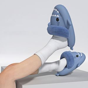 Chaussons d'hiver pour enfants et filles, design original, super confortables, avec intérieur en peluche amovible, forme de requin, plateforme. - Product Image 6