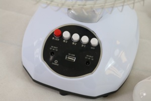 Ventilateur de table solaire rechargeable de haute qualité à livraison rapide, 12 pouces, avec panneau solaire et 2 ampoules LED - Product Image 1