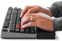 Prêt livraison plaine noir clavier repose-poignet tapis souris de jeu poignet coussin soutien nouveauté cadeaux prix de gros frappe facile