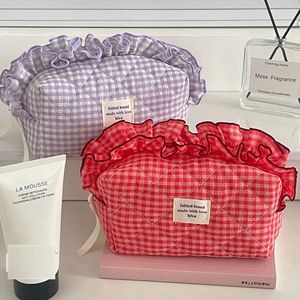 <span class=keywords><strong>Sac</strong></span> <span class=keywords><strong>de</strong></span> maquillage matelassé à carreaux avec bord à volants décoratif grande capacité fermeture éclair coton <span class=keywords><strong>sac</strong></span> cosmétique <span class=keywords><strong>sac</strong></span> <span class=keywords><strong>de</strong></span> maquillage <span class=keywords><strong>de</strong></span> <span class=keywords><strong>voyage</strong></span> pour les femmes - Product Image 1