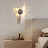 Applique murale LED minimaliste de luxe léger en acier inoxydable avec abat-jour en aluminium pour chambre, salon, bureau et couloir