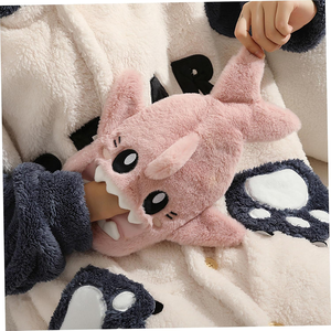 Grazioso squalo peluche soffice mano scaldacaffy borsa bottiglia con bocca di apertura e denti realistici borsa per acqua calda morbida con coperchio - Product Image 6