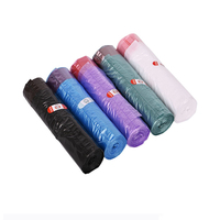 Sacs poubelles jetables d'ordures de cordon sur le petit pain