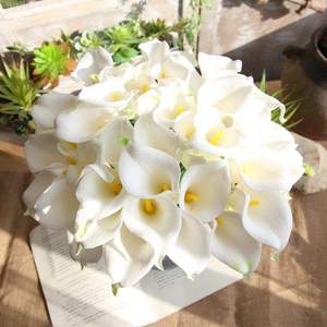 Mini-bouquet de lys calla longue durée pour mariage, fleurs en PU au toucher réel et d'aspect naturel pour la décoration de la maison, des fêtes et des remises de diplômes - Product Image 1